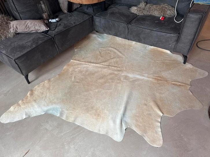Blond Koeienkleed - Mooie Vloerkleed Decoratie, Huis en Inrichting, Stoffering | Tapijten en Kleden, Gebruikt, 150 tot 200 cm