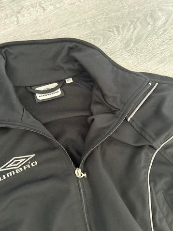 Umbro Trainingsjack en Dutchy sportbroekje mt 128 beschikbaar voor biedingen