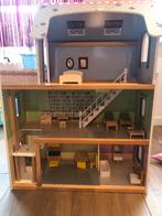 Houten poppenhuis met lift en meubels, Ophalen of Verzenden, Gebruikt, Poppenhuis