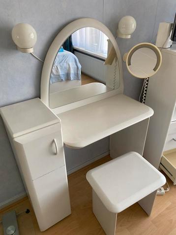 60’s/ 70’s look kaptafel beschikbaar voor biedingen