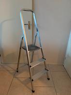 Aluminium Huishoudtrap huishoud trap 3 treden lichtgewicht, Doe-het-zelf en Verbouw, Ladders en Trappen, Ophalen, Zo goed als nieuw