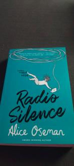 Radio Silence - Alice Oseman, Boeken, Europa overig, Alice Oseman, Ophalen of Verzenden, Zo goed als nieuw