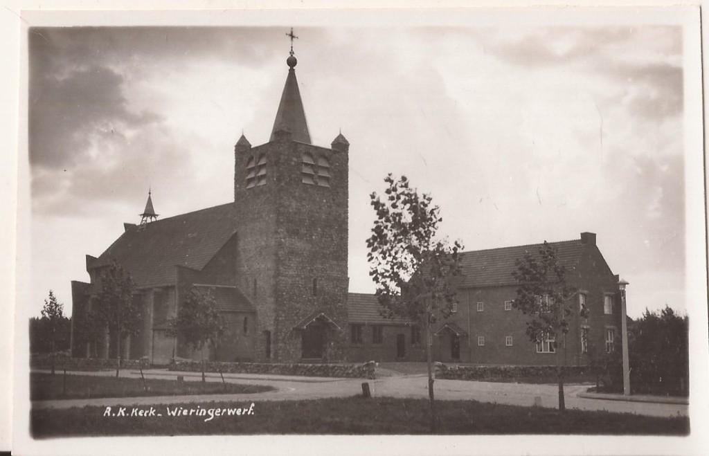 Wieringerwerf  R.K. Kerk fotokaart ca. 1940, Verzamelen, Ansichtkaarten | Nederland, Ongelopen, Noord-Holland, 1920 tot 1940, Ophalen of Verzenden