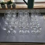 Glazen: 8 rode- 8 witte- en 8  champagneglazen, Huis en Inrichting, Ophalen, Glas of Glazen, Overige stijlen, Glas