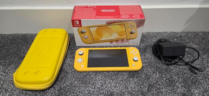 Nintendo Switch Light Geel, Spelcomputers en Games, Spelcomputers | Nintendo Switch Lite, Zo goed als nieuw, Geel, Met beschermhoes of tas