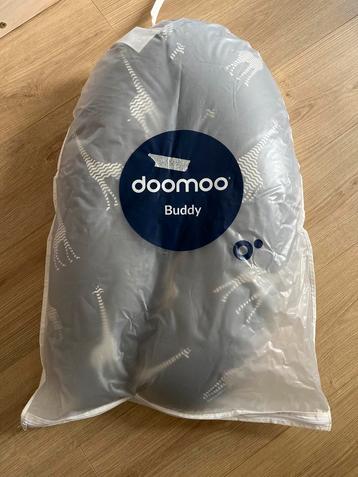 Doomoo Buddy voedingskussen - Giraffe print beschikbaar voor biedingen