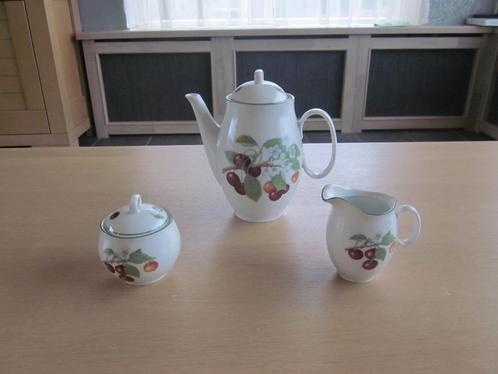 Bohemia setCzechoslovakia Carlsbad porselaine fine de boheme, Huis en Inrichting, Keuken | Servies, Zo goed als nieuw, Overige typen