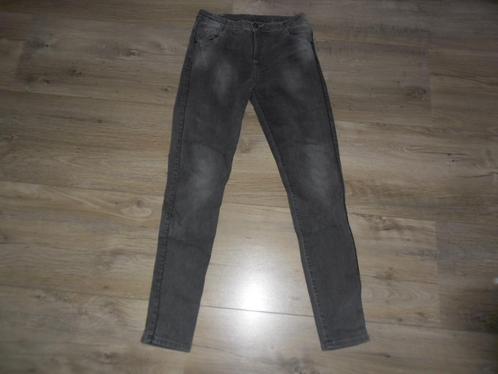 Maryley Grijze Jeans/Spijkerbroek Met Zwarte Bies Maat L/46, Kleding | Dames, Spijkerbroeken en Jeans, Zo goed als nieuw, Overige jeansmaten