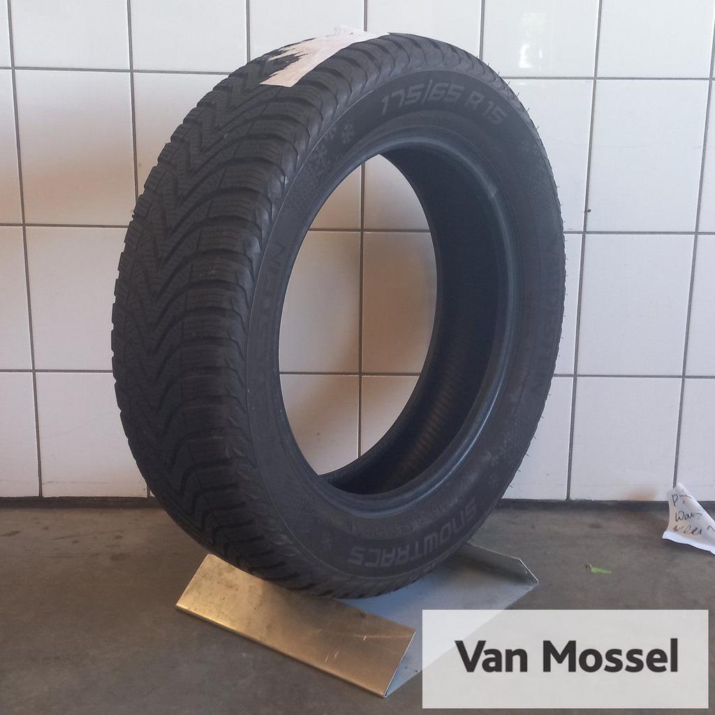 Vredestein Snowtrac 5 175/65/R15 84T, Auto-onderdelen, Banden en Velgen, Gebruikt, 15 inch, -, 175 mm