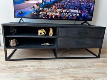 Zwarte houten tv kast