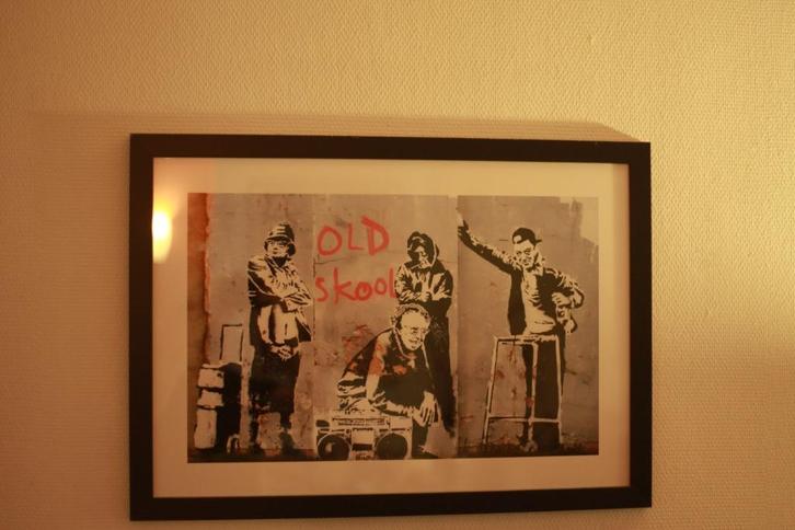 Banksy print “Old Skool” – 70x50 cm met zwarte lijst, Huis en Inrichting, Woonaccessoires | Lijsten, Zo goed als nieuw, 50 tot 75 cm