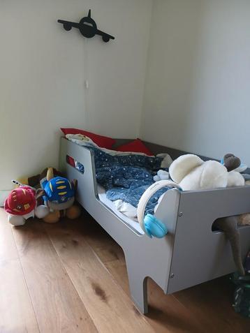 Woood Peuterbed + Matras, Beddengoed (Studio Ditte) beschikbaar voor biedingen