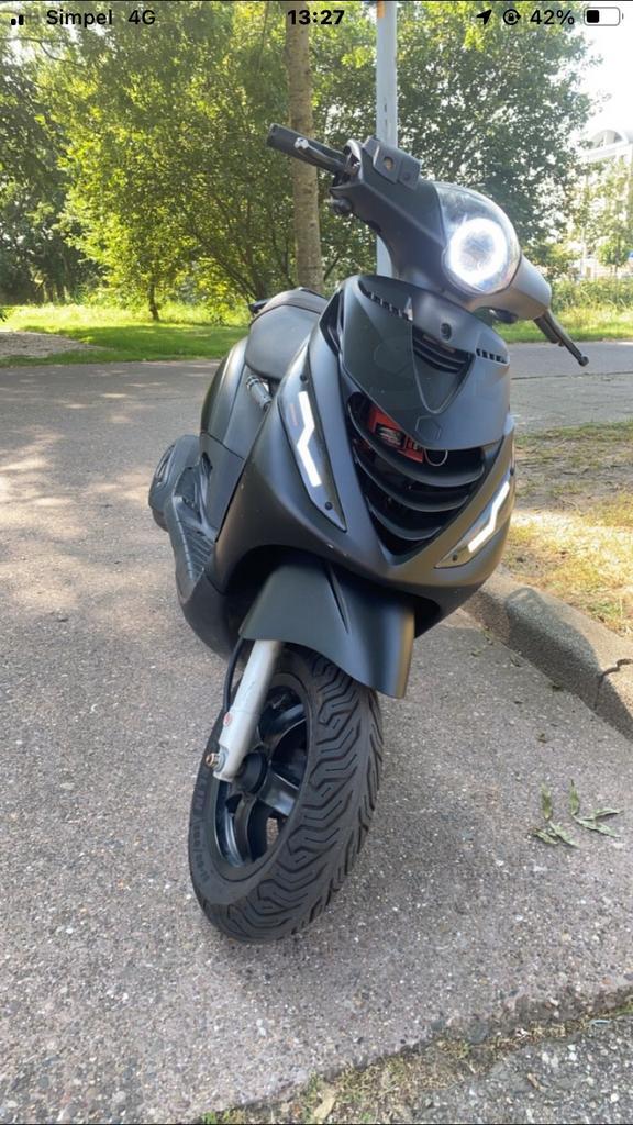 Zip 80cc full malossi, Fietsen en Brommers, Scooters | Piaggio, Zo goed als nieuw, Zip, Benzine, Ophalen