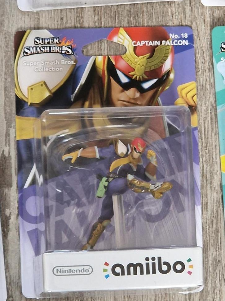 amiibo Captain Falcon Super Smah Bros serie nummer 18, Spelcomputers en Games, Games | Nintendo Switch, Nieuw, Avontuur en Actie