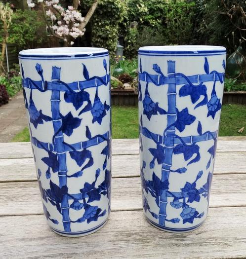 Set vrij grote rolvazen blauw wit bamboe en blad decor China, Antiek en Kunst, Kunst | Niet-Westerse kunst, Ophalen of Verzenden