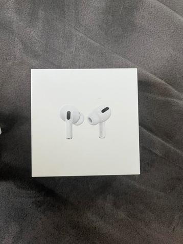 Airpods pro gen 1 waterschade! beschikbaar voor biedingen