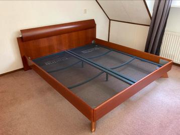 Prachtig kersenhouten bed 180x200 zsm weg beschikbaar voor biedingen