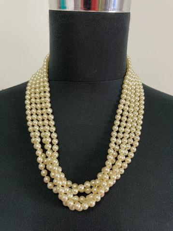 kleine partij sieraden beschikbaar voor biedingen