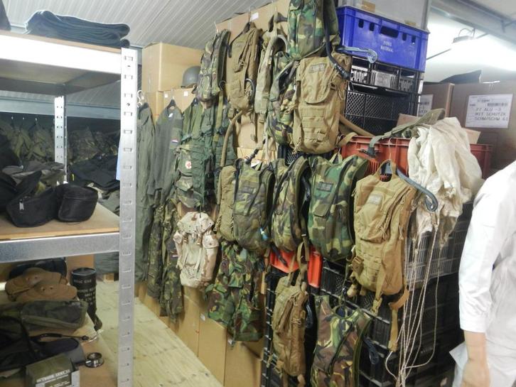 Camelbak woodland en desert ex Nederlands leger Camelbak, Verzamelen, Militaria | Algemeen, Landmacht, Overige typen, Nederland