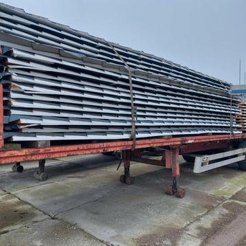 Geïsoleerde dakpanplaten  beschikbaar voor biedingen