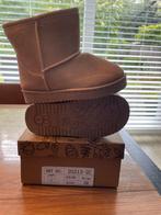 Nieuwe Uggs Maat 28 (valt als 27), Meisje, Nieuw, Ophalen of Verzenden, Laarzen