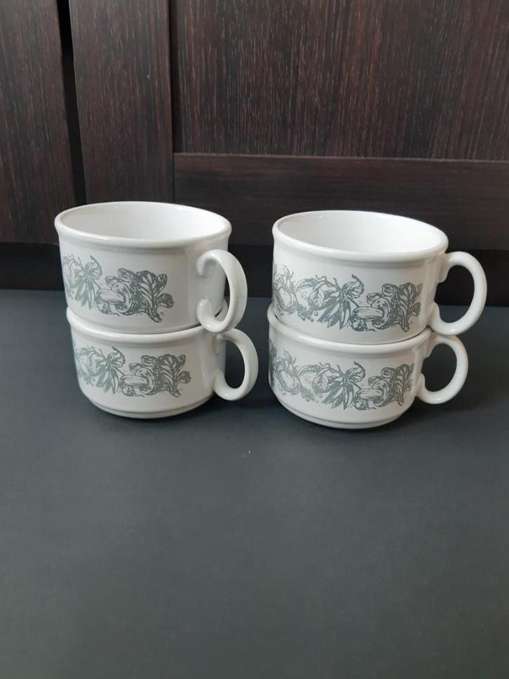 Soepkom met oor 4 stuks, Huis en Inrichting, Keuken | Servies, Zo goed als nieuw, Kom(men), Overige stijlen, Aardewerk, Ophalen of Verzenden