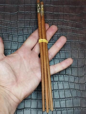 Chinese vintage eetstokjes beschikbaar voor biedingen