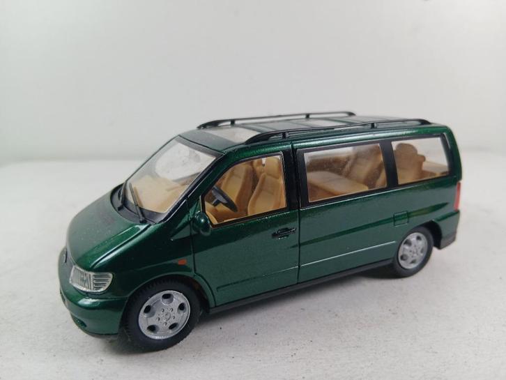 schuco 1/43  mercedes v class, Hobby en Vrije tijd, Modelauto's | 1:43, Zo goed als nieuw, Auto, Overige merken, Ophalen of Verzenden