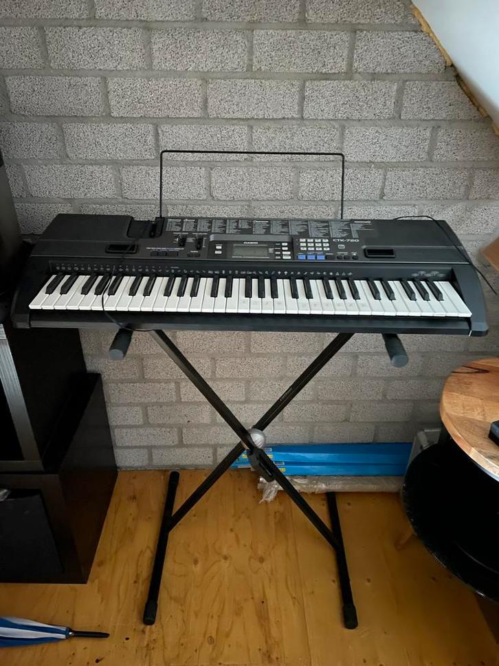 Casio keyboard met standaard, Muziek en Instrumenten, Keyboards, Gebruikt, 61 toetsen, Casio, Met standaard, Ophalen