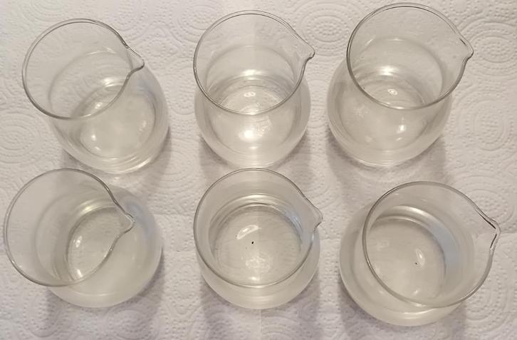 Te Koop: Zes wijn kannetjes zgn. pichets. , Verzamelen, Glas en Borrelglaasjes, Gebruikt, Overige typen, Ophalen of Verzenden