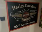 Harley-Davidson 95 jaar americana banner, Verzamelen, Merken en Reclamevoorwerpen, Overige typen, Zo goed als nieuw, Ophalen