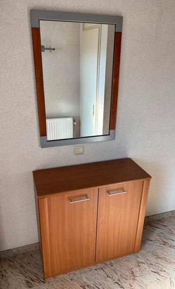 Te koop: Wandmeubel + spiegel beschikbaar voor biedingen