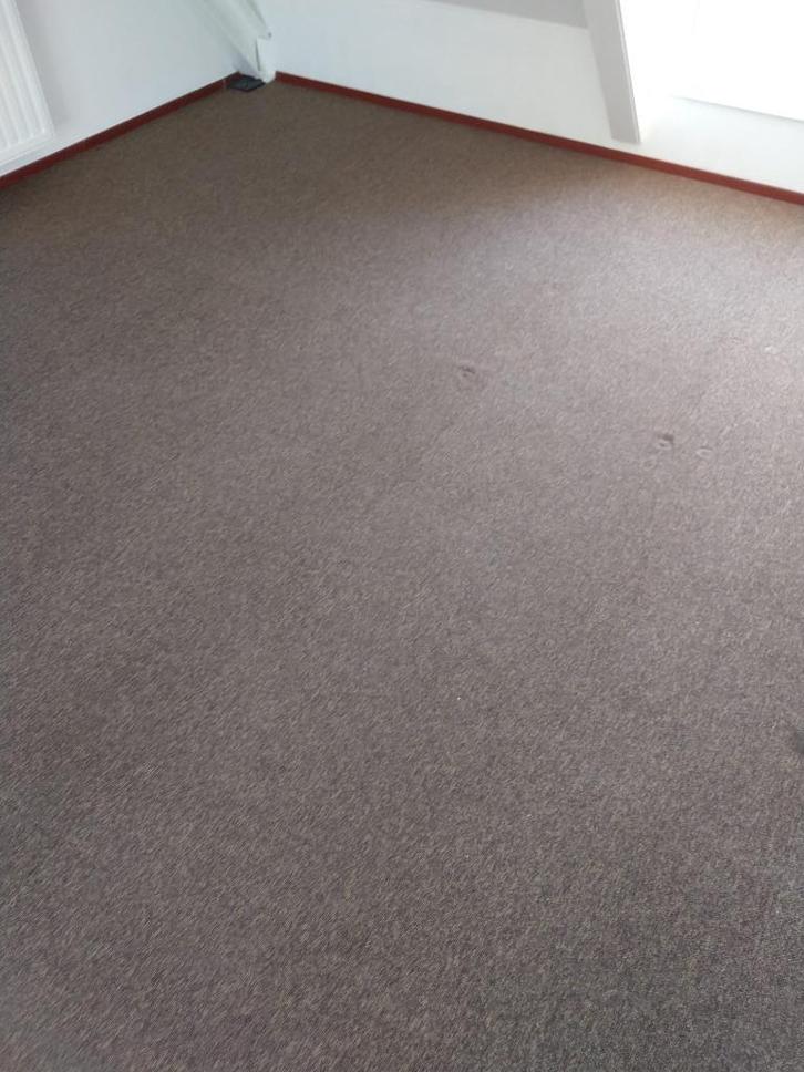 vloerbedekking tegels bruine tint, Huis en Inrichting, Stoffering | Vloerbedekking, Zo goed als nieuw, Tapijttegels, Bruin, 25 tot 50 m²