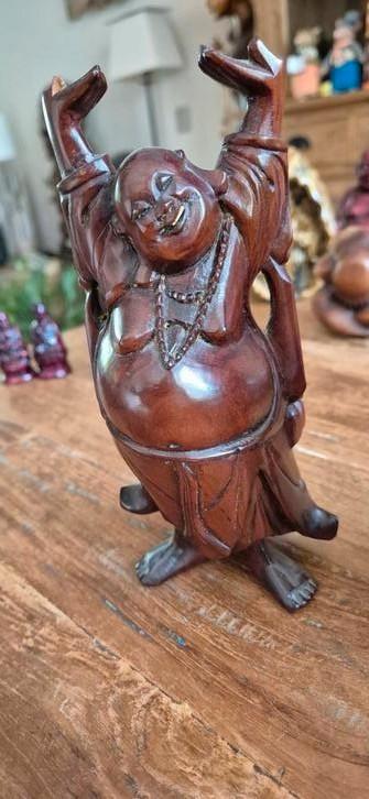 2 x lachende Boeddhabeelden van hout met ivoren tanden, Huis en Inrichting, Woonaccessoires | Boeddhabeelden, Zo goed als nieuw
