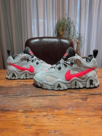 Nike Air Barrage Low 'Solar Flare' Size 36,5 beschikbaar voor biedingen
