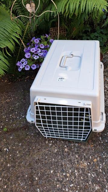 Hondenbench 60 lang,  middelgrote hond, vliegtuig, boot.  beschikbaar voor biedingen