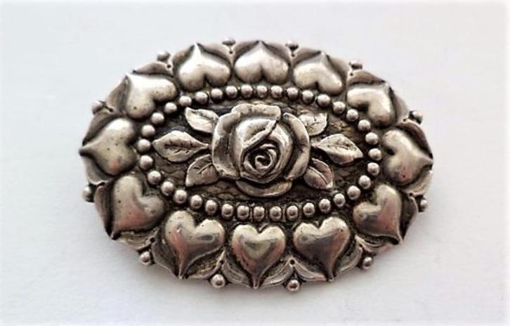 Prachtige antieke zilveren broche met roos en hartjes, 800, Sieraden, Tassen en Uiterlijk, Antieke sieraden, Broche, Zilver, Ophalen