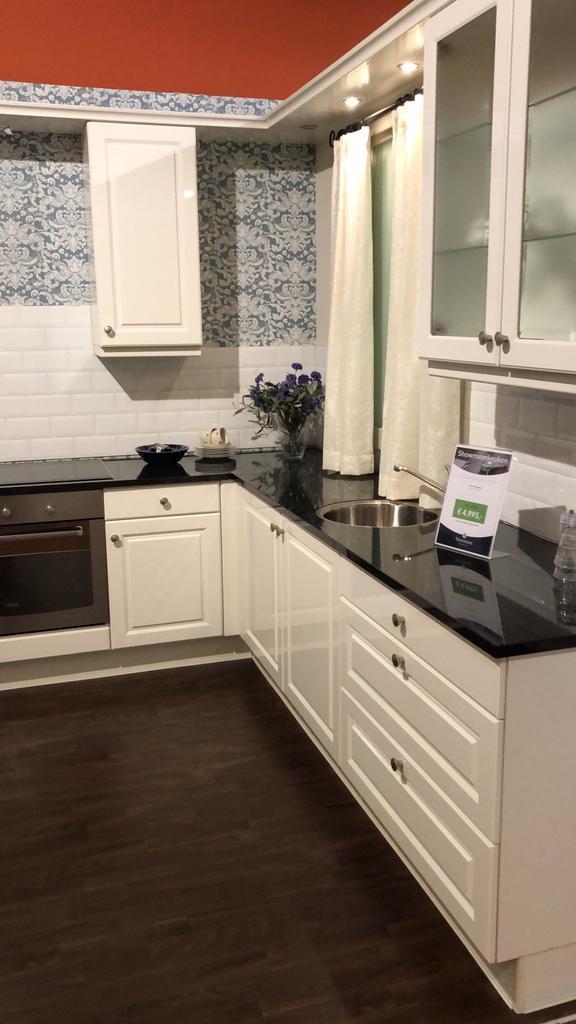 Nobilia keuken showroom model, Huis en Inrichting, Keuken | Complete keukens, Zo goed als nieuw, Overige typen, Overige kleuren