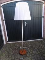 Vloerlamp jaren 60 staande lamp houten voet vintage met kap, Huis en Inrichting, Lampen | Vloerlampen, Ophalen of Verzenden, Gebruikt