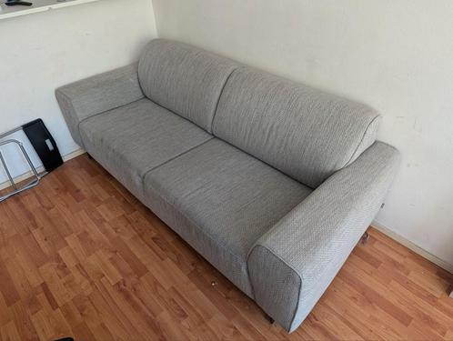 Grijze bank, Huis en Inrichting, Banken | Sofa's en Chaises Longues, Gebruikt, 75 tot 100 cm, Stof, Ophalen