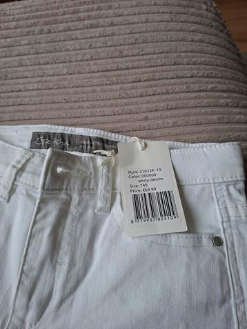 Meisjes broek beschikbaar voor biedingen