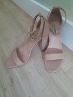 Mooie gala of trouw schoenen maat 40.een keer gedragen., Ophalen of Verzenden, Zo goed als nieuw, Overige kleuren, Schoenen met hoge hakken