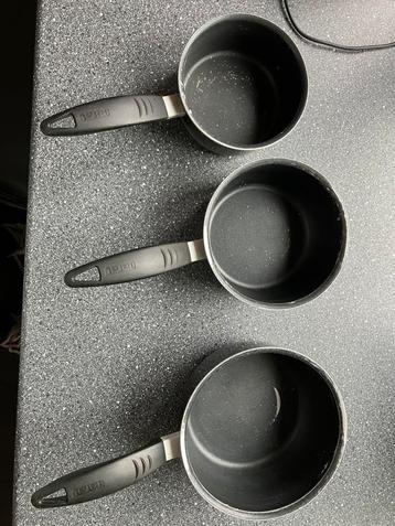 Tefal steelpannen set beschikbaar voor biedingen