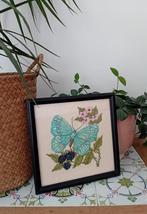 Vintage Geborduurd Schilderij - Blauwe Vlinder, Antiek en Kunst, Ophalen of Verzenden