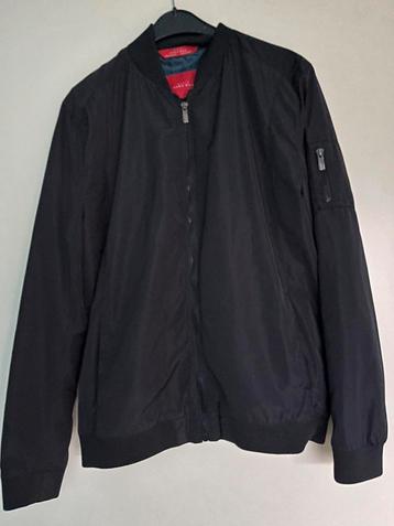Zara bomberjack. Maat L. beschikbaar voor biedingen