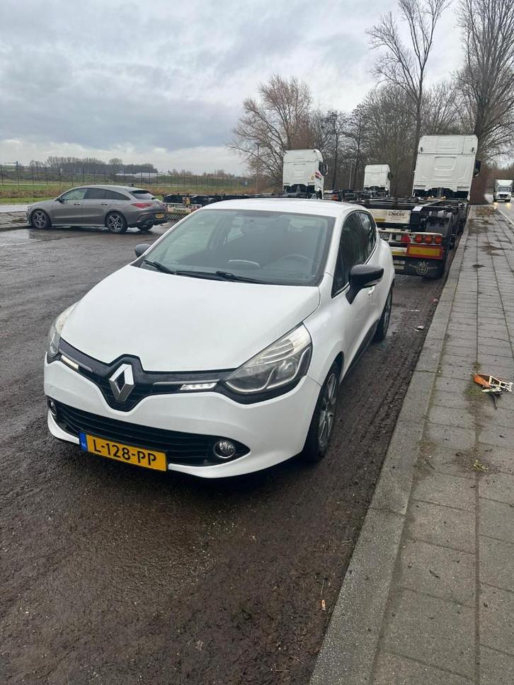 Renault Clio 1.2 54KW 5-DRS 2015 Wit, Auto's, Renault, Particulier, Clio, Airbags, Airconditioning, Android Auto, Apple Carplay
