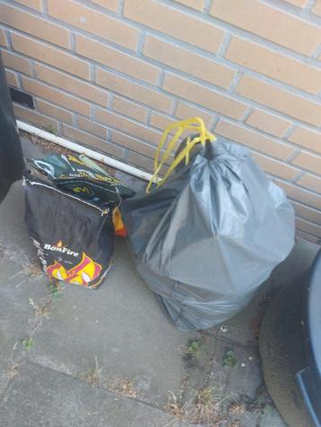 houtskool briketten en aanmaakblokjes beschikbaar voor biedingen