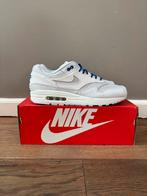 Nike air max 1 pure platinum racer blue 45 (deadstock), Kleding | Heren, Schoenen, Wit, Nike, Nieuw, Ophalen of Verzenden