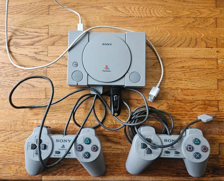 Playstation Classic Mini Console, modded, Spelcomputers en Games, Spelcomputers | Sony PlayStation 1, Zo goed als nieuw, Met 2 controllers