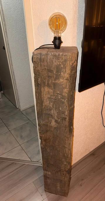 Staande lamp van meerpaal beschikbaar voor biedingen